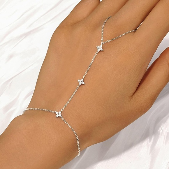 925 Sterling Silver Elegant Hand Chain Bracelet - Picture 2 of 5